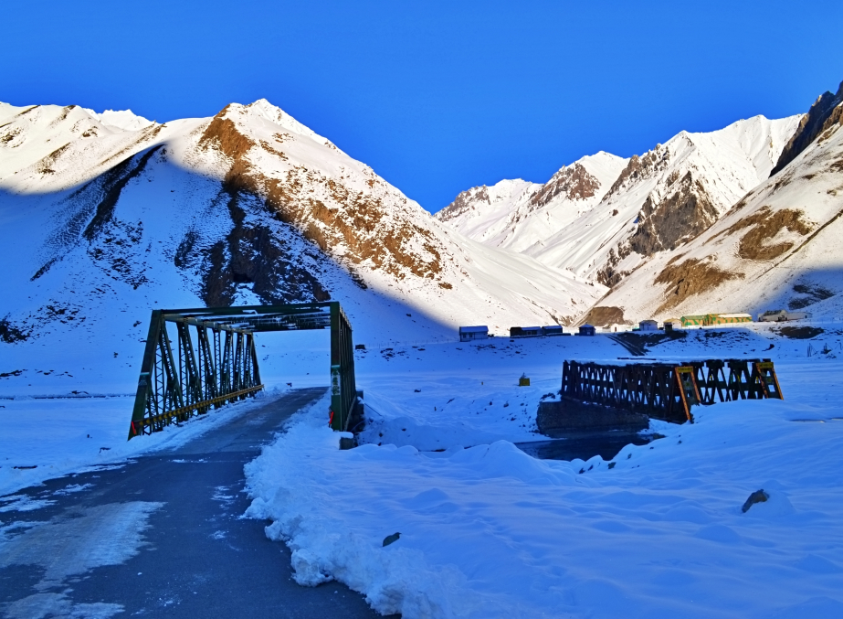 Scenic view of Sonmarg